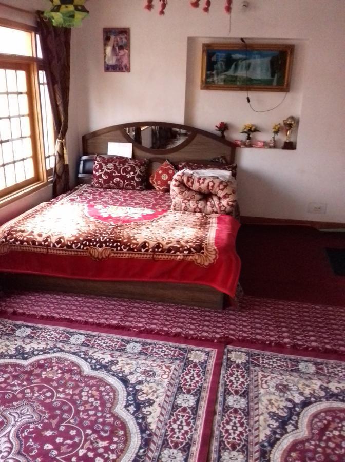My Guest House Srīnagar Exteriör bild